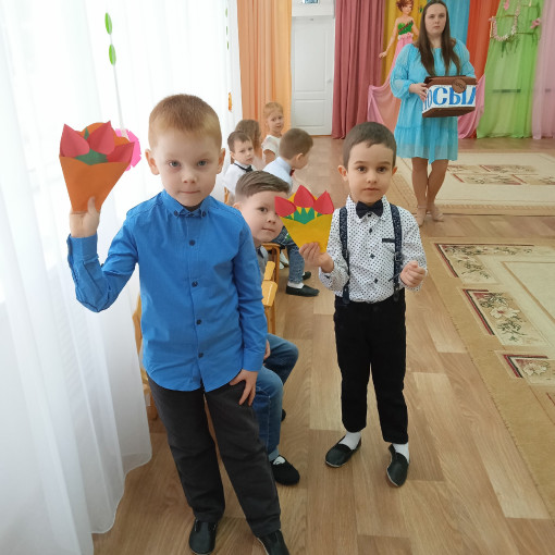 Праздник мам в детском саду Праздник мам в детском саду.